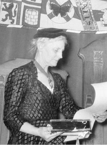 photo of Jessie Burgess in 1958 receiving her award