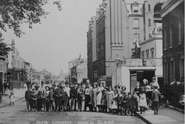 Photo of people in New Church Road, 1905