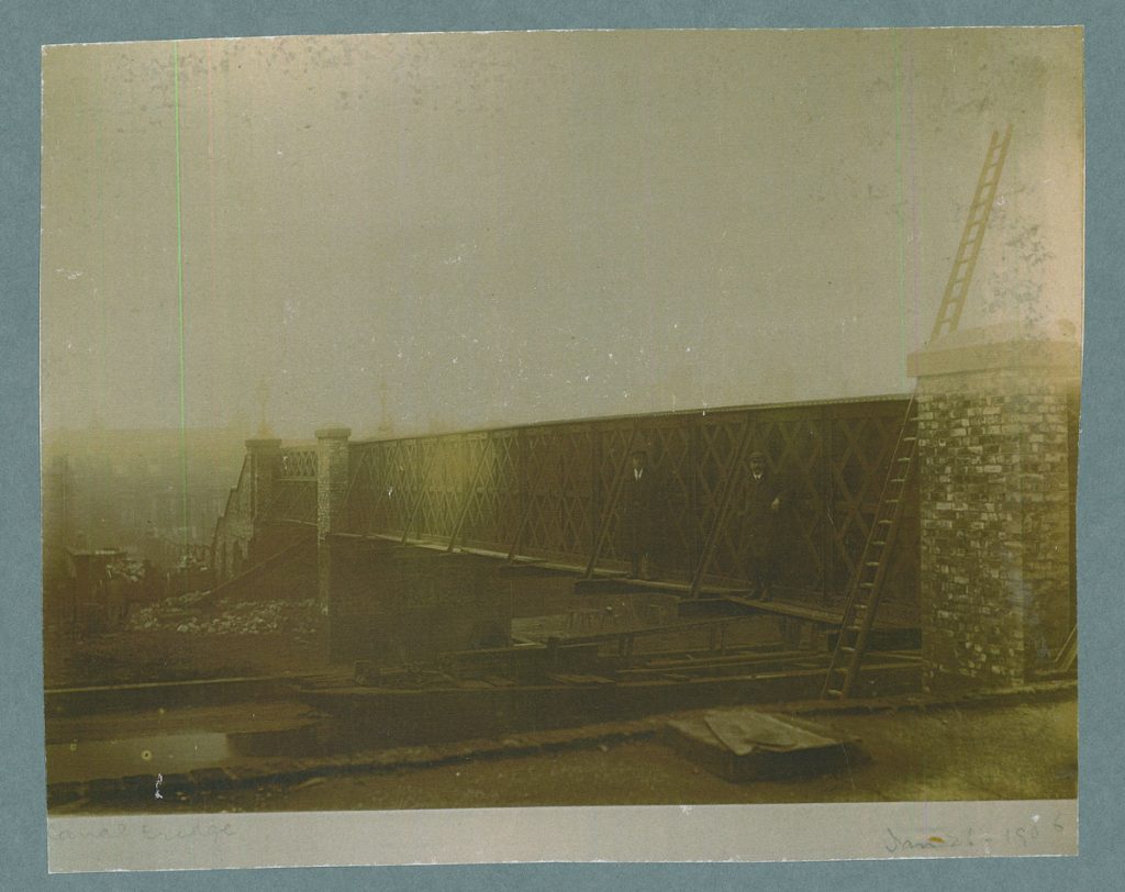 P 22987 'Surrey Canal Bridge'